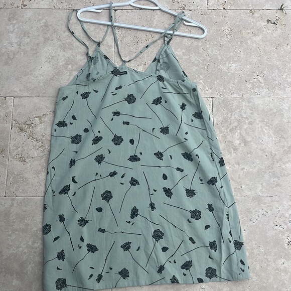 RVCA sundress. Lightweight, crosses in back, green with flowers never worn - Picture 4 of 5